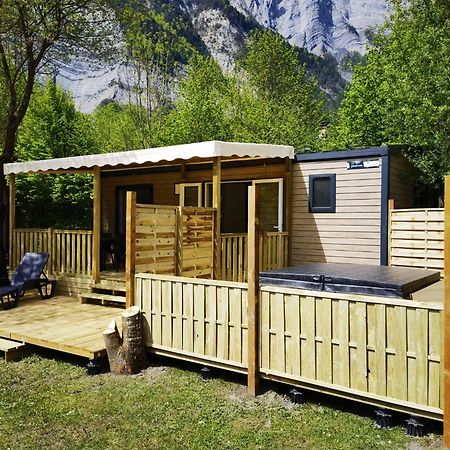 Camping Le Colporteur Hotel Le Bourg-dʼOisans Екстериор снимка