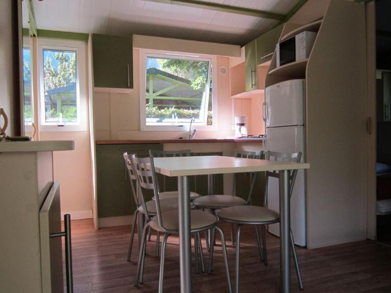 Camping Le Colporteur Hotel Le Bourg-dʼOisans Екстериор снимка
