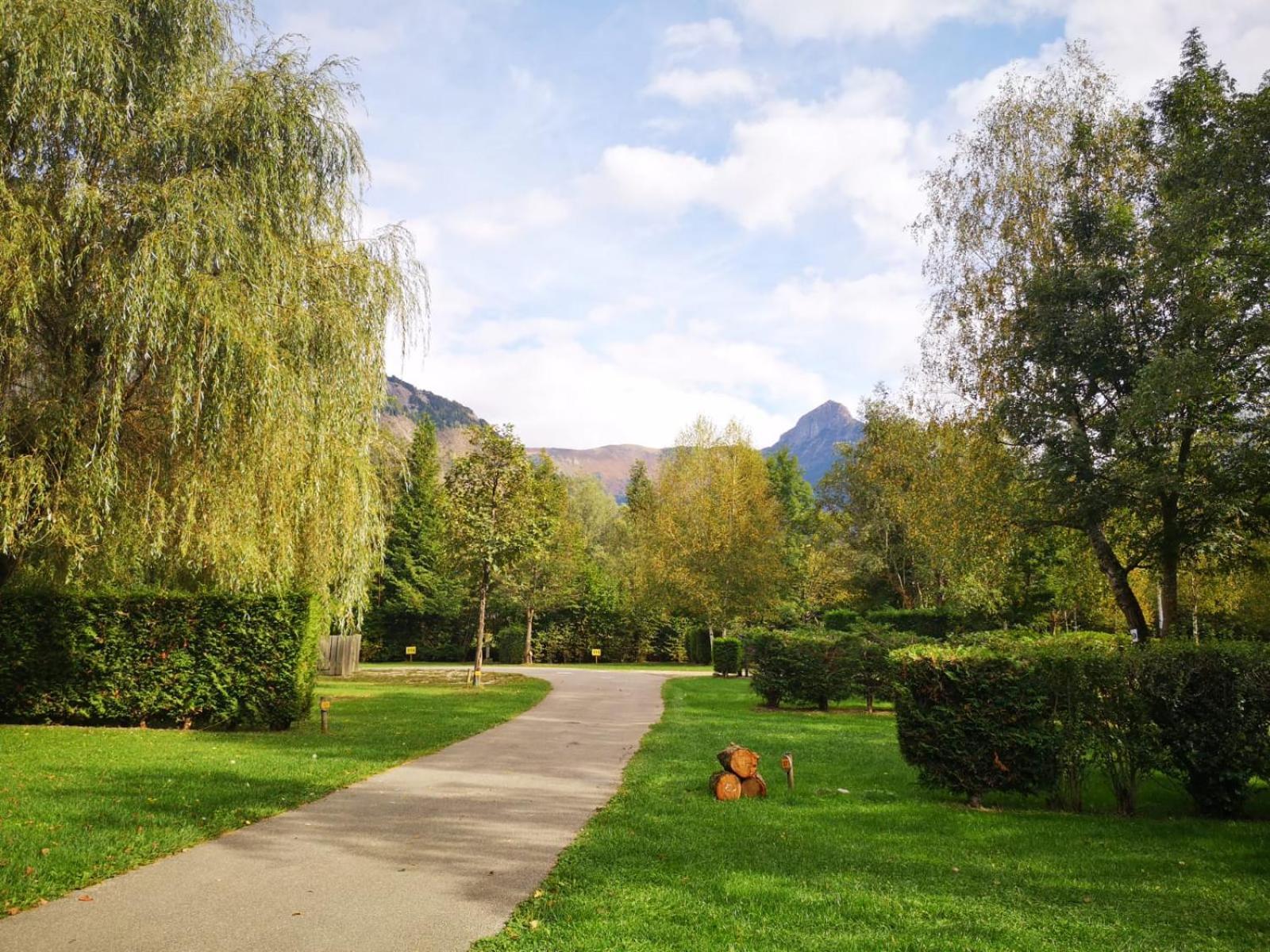 Camping Le Colporteur Hotel Le Bourg-dʼOisans Екстериор снимка