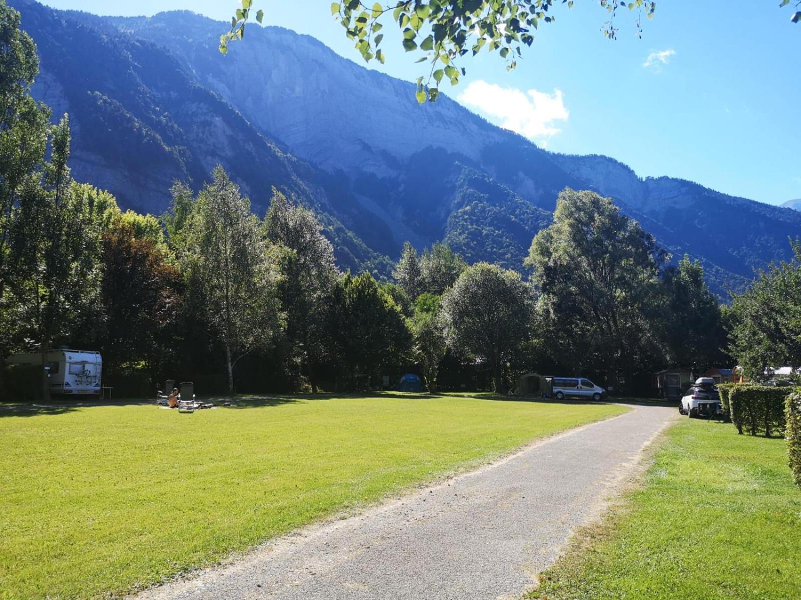Camping Le Colporteur Hotel Le Bourg-dʼOisans Екстериор снимка