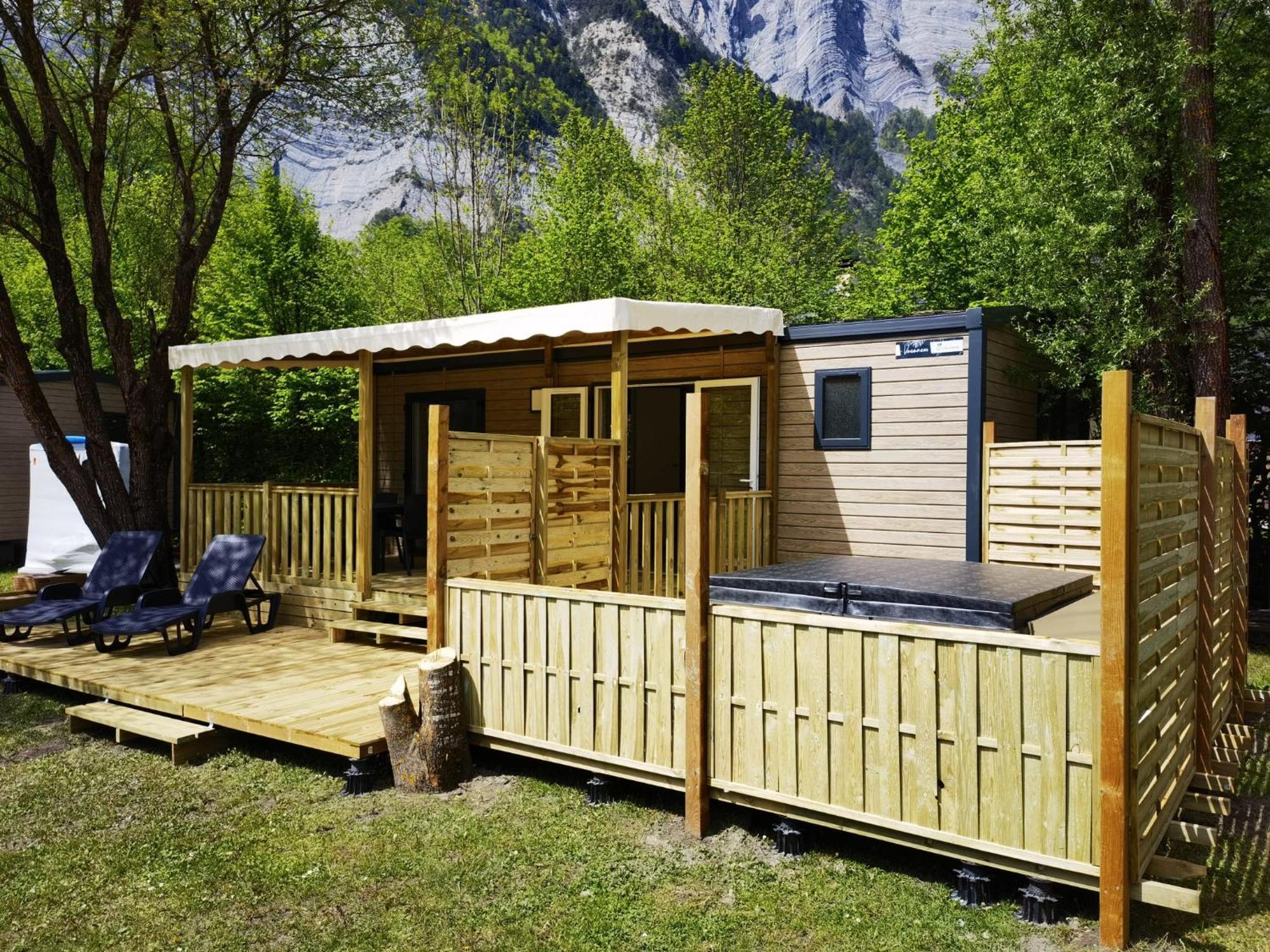 Camping Le Colporteur Hotel Le Bourg-dʼOisans Екстериор снимка
