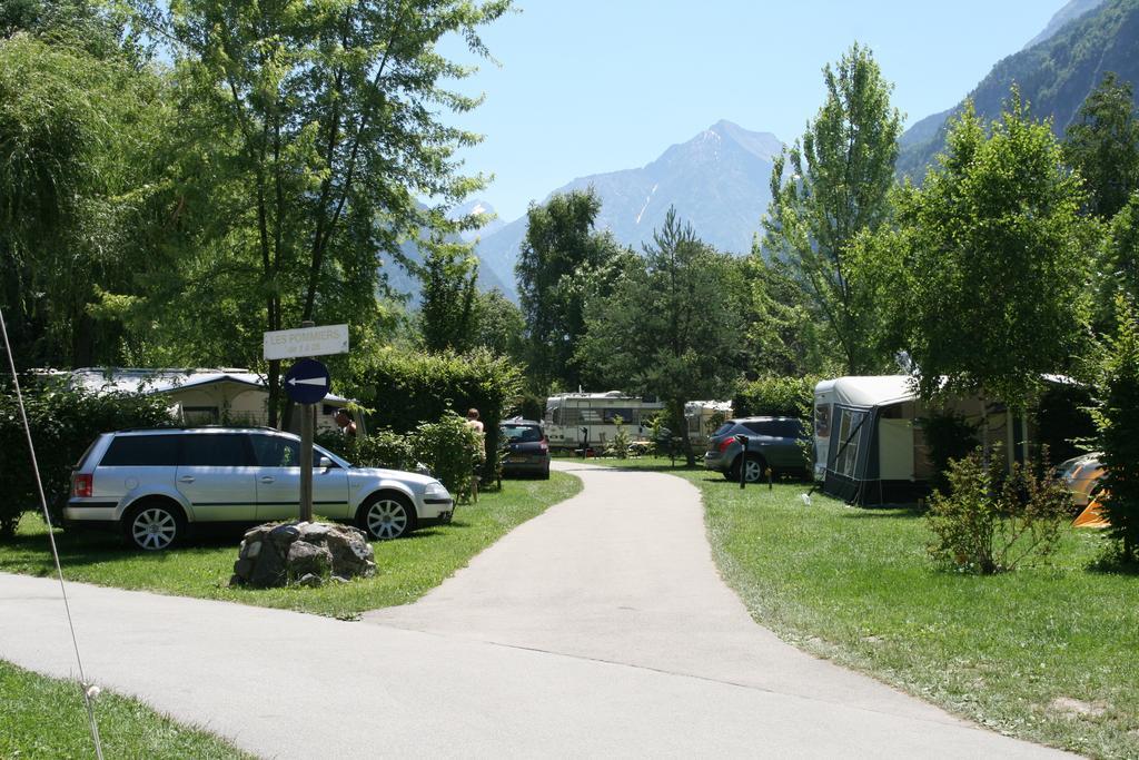 Camping Le Colporteur Hotel Le Bourg-dʼOisans Екстериор снимка