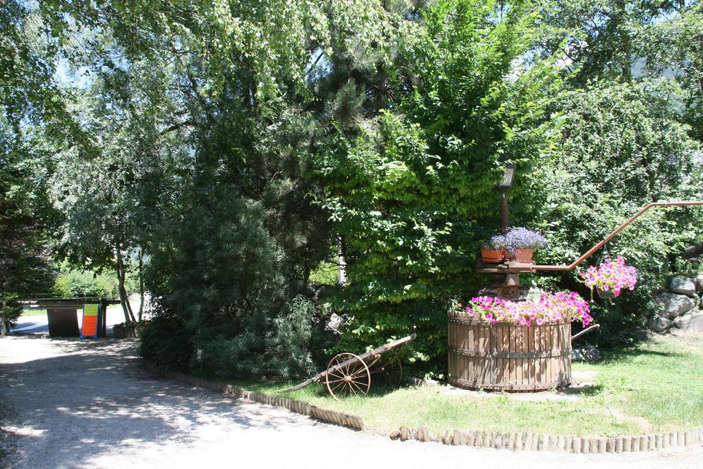 Camping Le Colporteur Hotel Le Bourg-dʼOisans Екстериор снимка