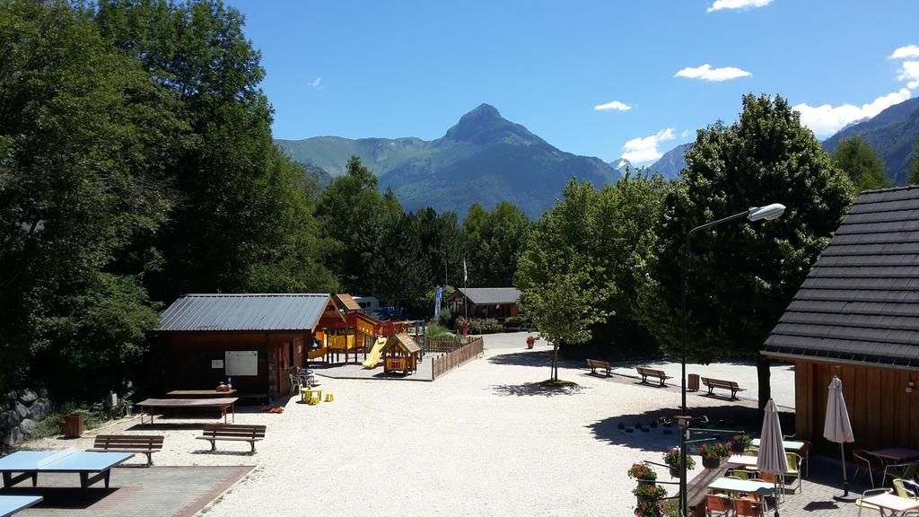 Camping Le Colporteur Hotel Le Bourg-dʼOisans Екстериор снимка