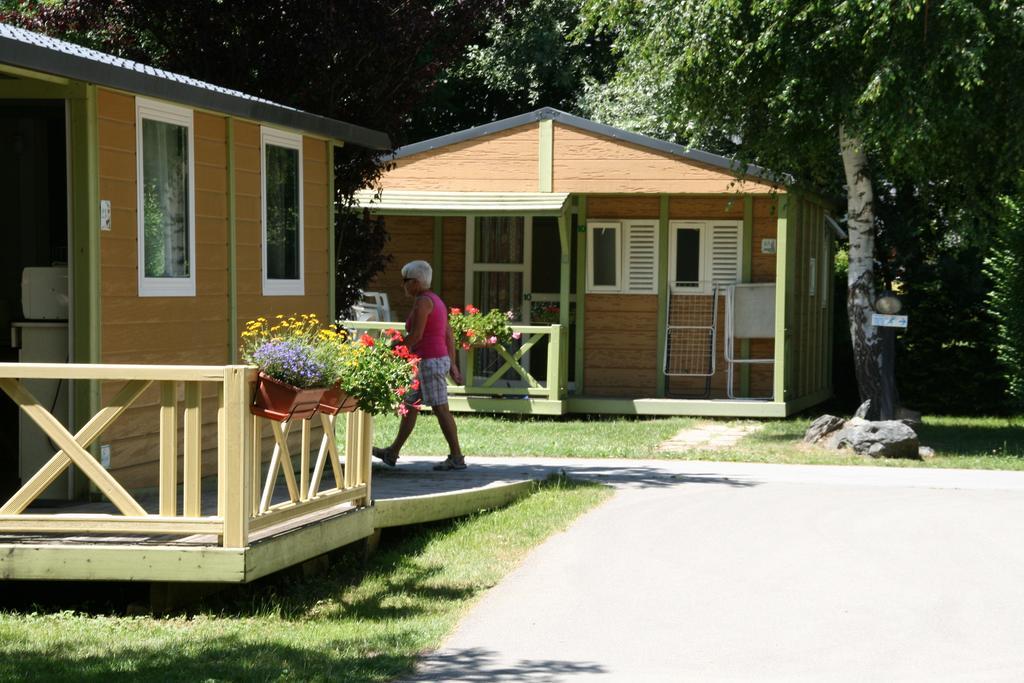 Camping Le Colporteur Hotel Le Bourg-dʼOisans Екстериор снимка