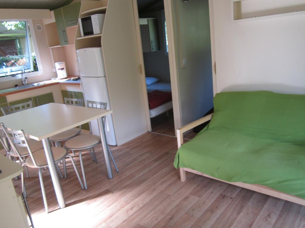 Camping Le Colporteur Hotel Le Bourg-dʼOisans Екстериор снимка