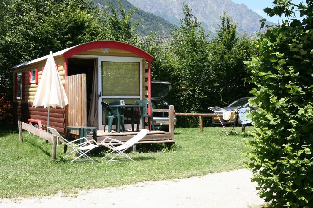 Camping Le Colporteur Hotel Le Bourg-dʼOisans Екстериор снимка