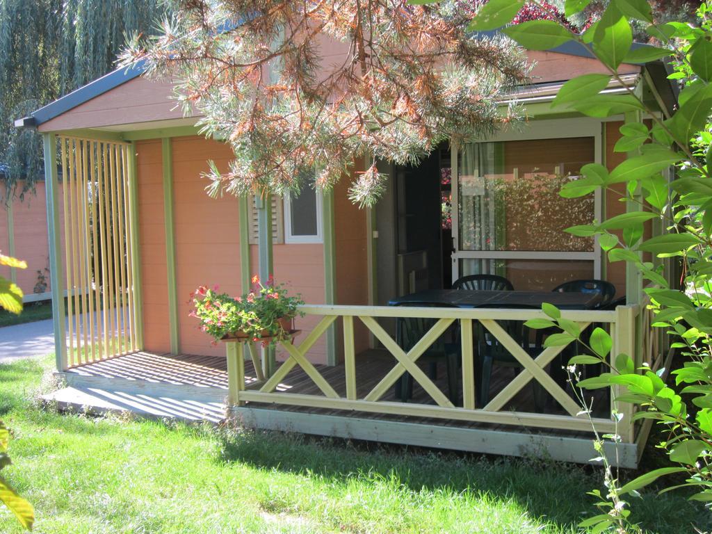 Camping Le Colporteur Hotel Le Bourg-dʼOisans Екстериор снимка