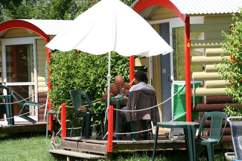 Camping Le Colporteur Hotel Le Bourg-dʼOisans Екстериор снимка