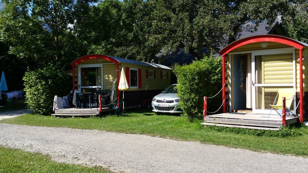Camping Le Colporteur Hotel Le Bourg-dʼOisans Екстериор снимка