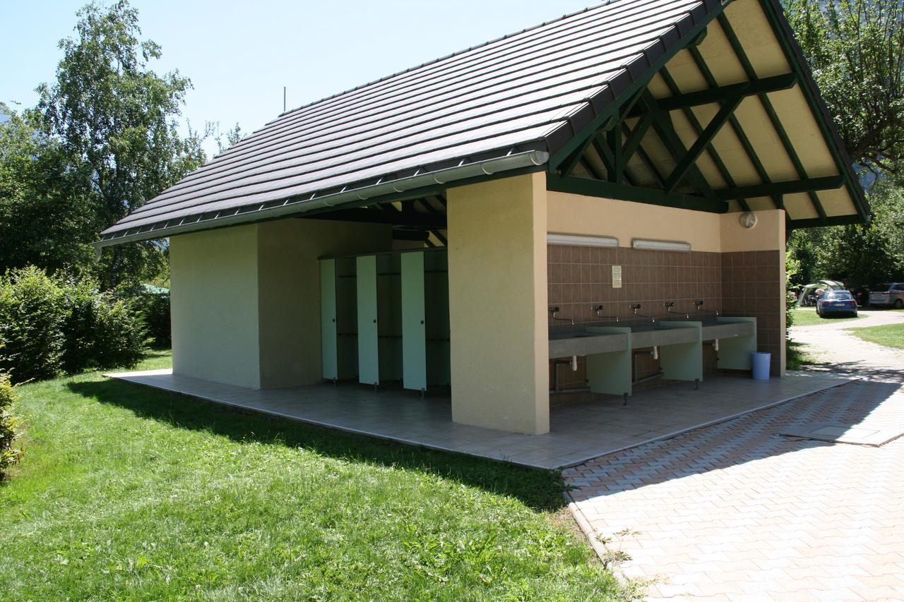 Camping Le Colporteur Hotel Le Bourg-dʼOisans Екстериор снимка