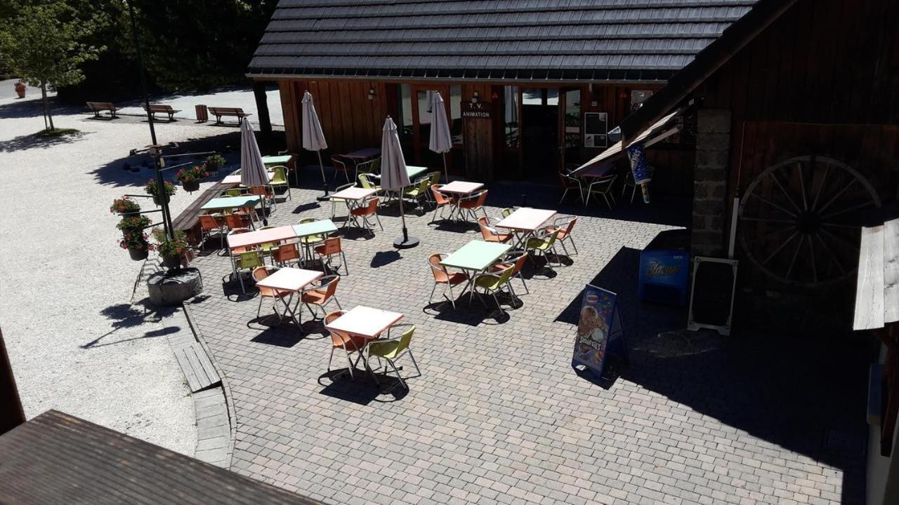 Camping Le Colporteur Hotel Le Bourg-dʼOisans Екстериор снимка